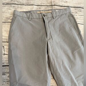 NWOT Banana Republic mens chinos. Khakis made of soft cotton. Never used 30x31